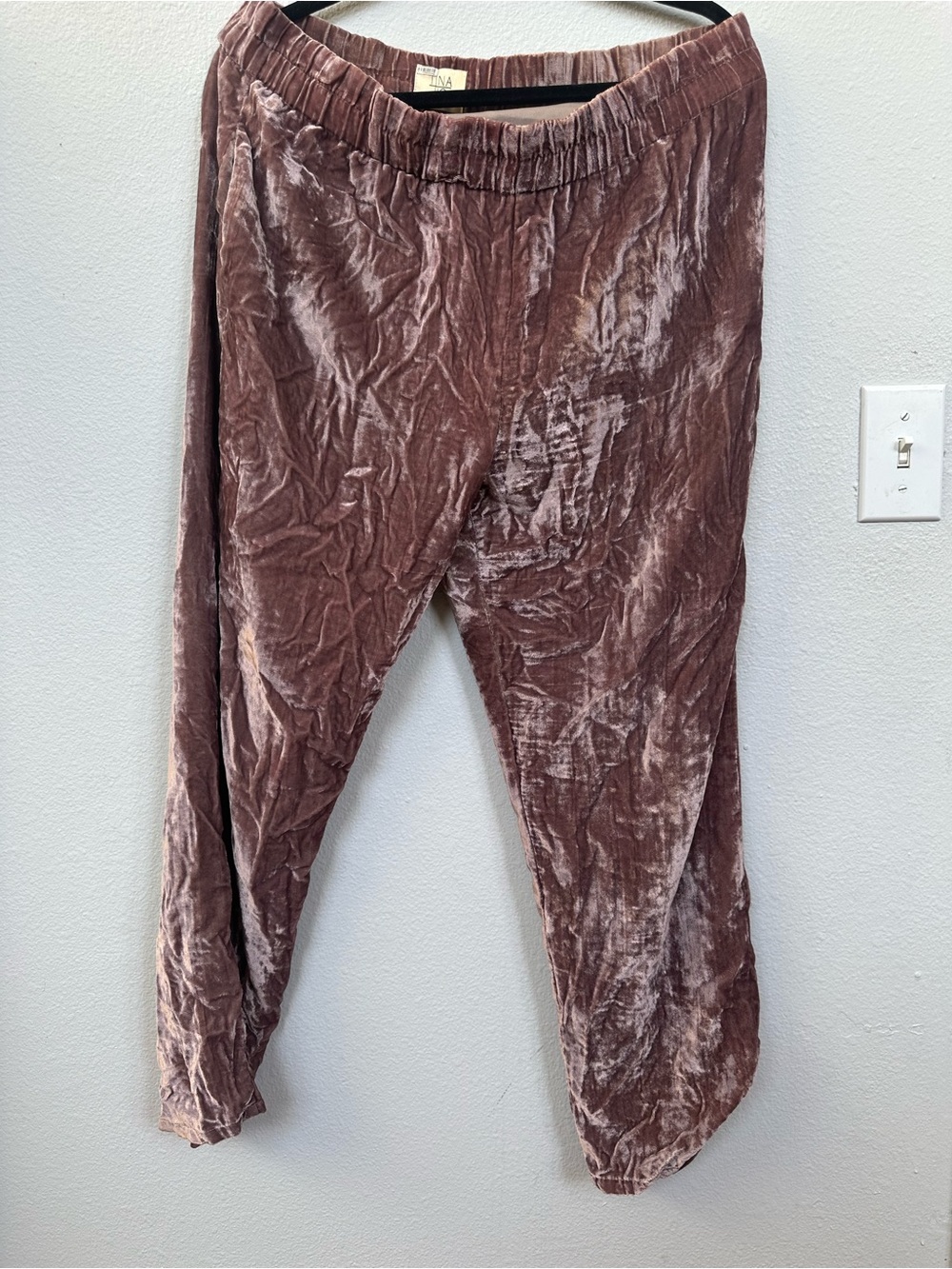 Anthropologie Crushed Velvet Jogger Pants in Mauve